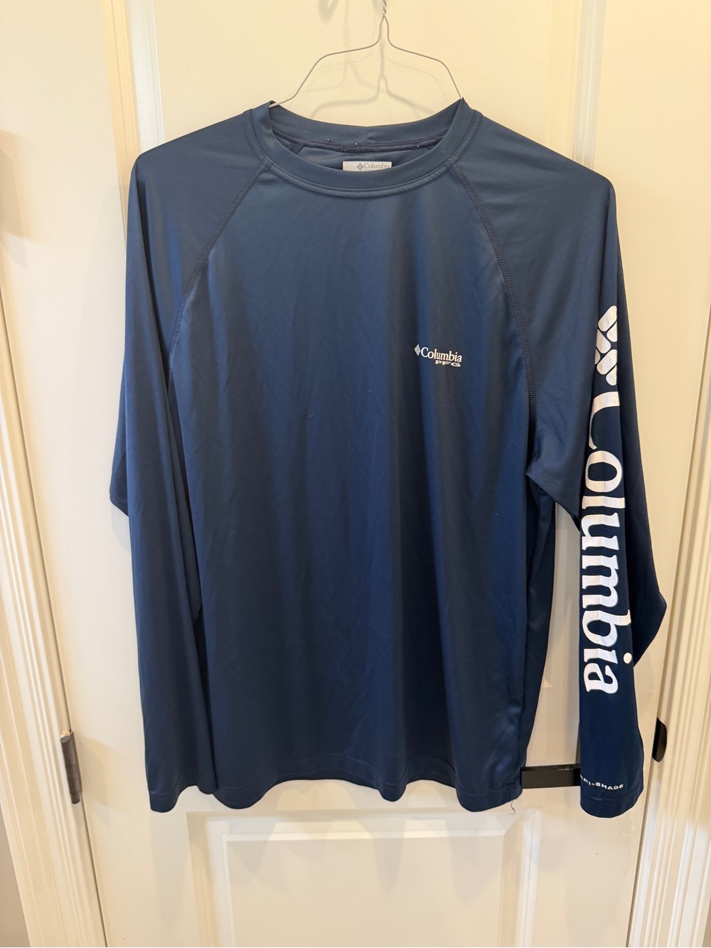 Columbia Men's Long Sleeve Performance Tee in Navy Blue